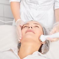 beautician-makes-ultrasound-skin-tightening-rejuvenation-woman-face-using-phonophoresis_77829-8665